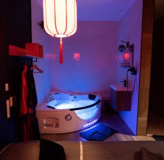 Trith-Saint-Leger Appartement | Capsule Japon - Jacuzzi - Netflix & Ecran Cinéma - Xbox