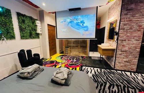 Douai Appartement | Capsule Street Art - Sauna- Jacuzzi - Playstation 5 - Billard - Netflix - Home cinéma - Terrasse