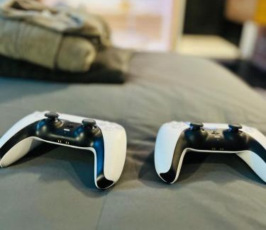 Douai Appartement | Capsule Street Art - Sauna- Jacuzzi - Playstation 5 - Billard - Netflix - Home cinéma - Terrasse