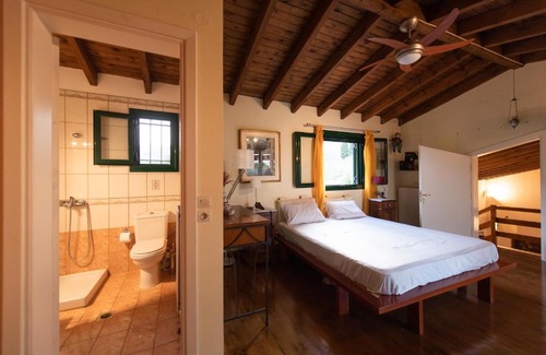 Sarakiniko Maison | Captain Andrew private beach house