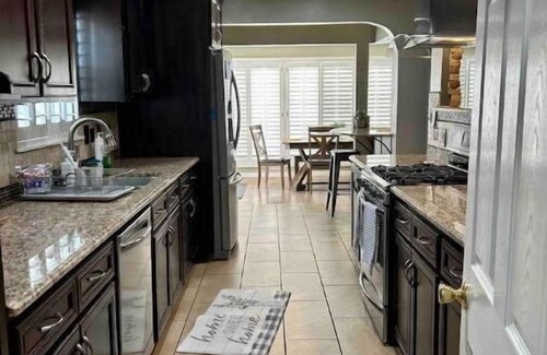 Northeast El Paso Maison | Captain Home w Saltwater Pool-close to Ft Bliss & Mt