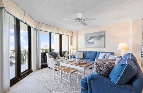 Litchfield by the Sea Maison | Captain's Quarters Upscale 3 Bedroom Condo