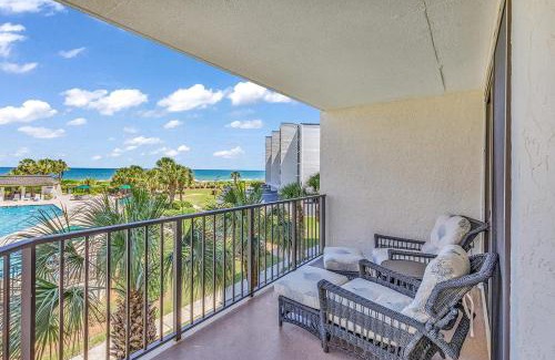 Litchfield by the Sea Maison | Captain's Quarters Upscale 3 Bedroom Condo