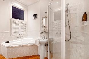 Williamstown Maison | Captains Retreat Apartments and Cottages