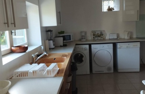 Kerien Maison | Captivating 2-Bed House with log burner in Kerien