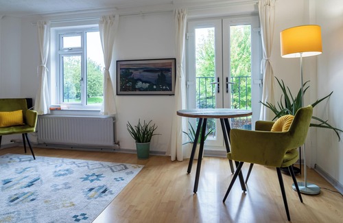 Cathedrals Maison | Captivating 3-bed House in London