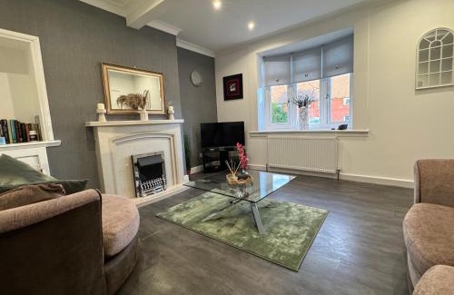 Hamilton Maison | Captivating 3 bedroom home with conservatory