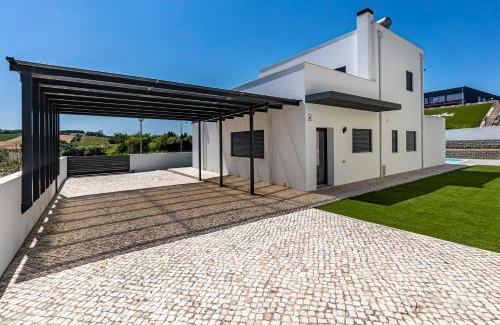 Cadaval Maison | Captivating 4-Bed House in Cadaval district-Lisbon