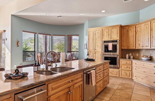 Tanque Verde Maison | 20% OFF! Captivating 4-bedroom house w/sparkling pool, spa and views!