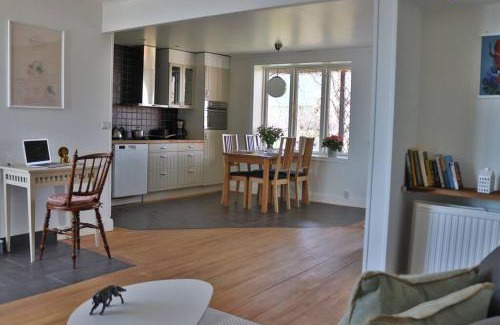 Osthammar Appartement | Captivating Harbor View Suite