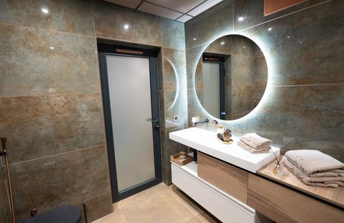 Saint-Etienne Lit Et Petit-Déjeuner | CARACALLA PRIVE - Chambres d'hôtes avec Piscine, Jaccuzi et Hammam privatifs