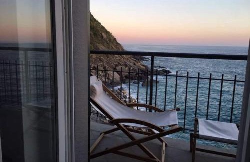 Vernazza Appartement | Carattino 12 Idyllic Seafront Retreat