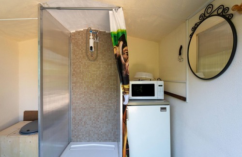 Pernes-les-Fontaines Location De VR | Caravane "Cocoon Insolite" avec terrasse privée et Wi-Fi