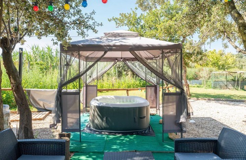 Pernes-les-Fontaines Location De VR | Caravane "Cocoon Insolite" avec terrasse privée et Wi-Fi