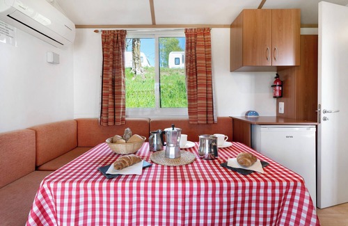 Pratolungo Location De VR | Caravane 'Mobile Home Comfort Standard' avec vue sur le lac, piscine partagée et Wi-Fi