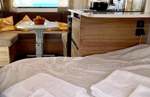 HaGalil HaElyon Autre | Caravan on the Water