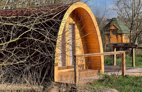 Saint Usuge Maison | Caravane Insolite Entierement en Bois Immergée en Pleine Nature