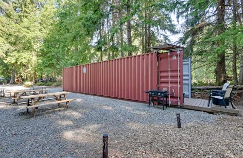 Pierce County Appartement | Carbonado Studio with Deck and Blackstone Griddle!