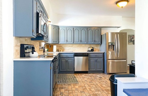 Springfield Maison | Cardinal House on Seminole - Charm and Comfort Await You