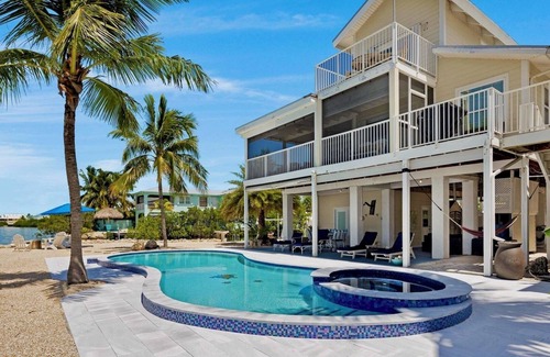 Cutthroat Harbor Estates Maison | **CAREFREE ON CUDJOE @ THE BAY** Waterfront Home & Pool + LAST KEY SERVICES…