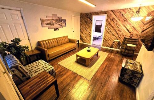 South Side Flats Appartement | Carey Way Quarters - The Speakeasy