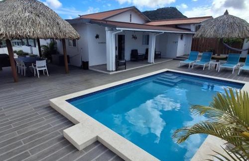 Oranjestad Maison | Caribbean Breeze- 4 Bedroom- 4 ensuite bathrooms