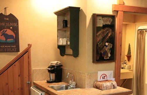 Utica Cottage | Caribou(Pet Friendly)-Cottage-Jacuzzi-Queen