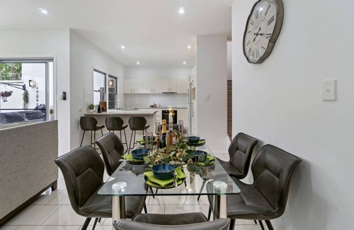 Brisbane Maison | Carina heights stunning 3bd Townhouse|close to CBD