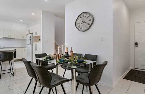 Brisbane Maison | Carina heights stunning 3bd Townhouse|close to CBD