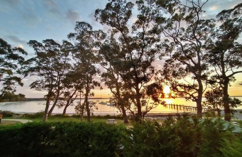Callala Bay Maison | Carinya Beachfront welcomes Pets ducted AC free WiFi Smart TVs