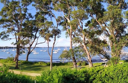 Callala Bay Maison | Carinya Beachfront welcomes Pets ducted AC free WiFi Smart TVs