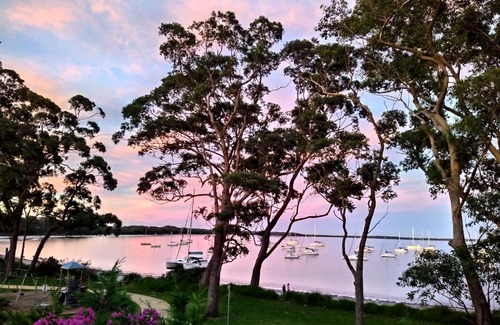 Callala Bay Maison | Carinya Beachfront welcomes Pets ducted AC free WiFi Smart TVs