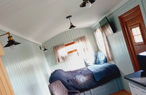 Dundalk Cabine | Carlingford Glamping Hut - 2 min walk from beach, 5 min drive to village