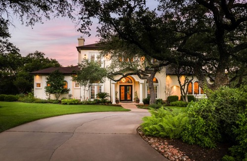 Georgetown Maison | Villa méditerranéenne! Maison de plus de 4000 pieds carrés avec piscine incroyable et espace extérieur