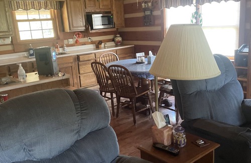 Vevay Cabine | Carol’s Cabin in the Woods in Historic Hoosier Hills