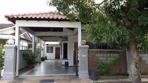 Tanjong Bidara Maison | Carols Guesthouse near Jonker and Satay Celup