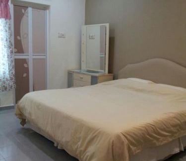 Tanjong Bidara Maison | Carols Guesthouse near Jonker and Satay Celup
