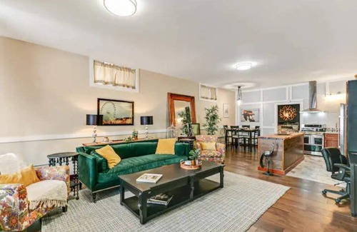 Englewood Appartement | Carousel 2 - a proven location with a proven Host
