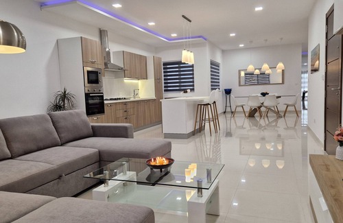 Qrendi Appartement | Carousel - Modern Spacious Apartment
