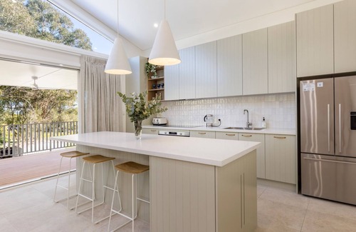 Culburra Beach Maison | Carramar - Fireplace - Absolute Waterfront