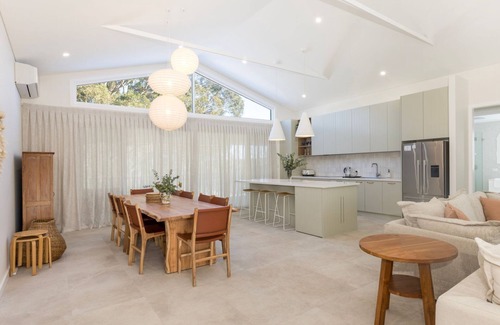 Culburra Beach Maison | Carramar - Fireplace - Absolute Waterfront