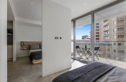 Gibraltar Appartement | Carrara Eurocity - Luxury Family Apartment with Resort Style Pool - Children stay for Free