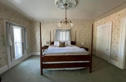 Monroe Lit Et Petit-Déjeuner | Carriage House Bed and Breakfast