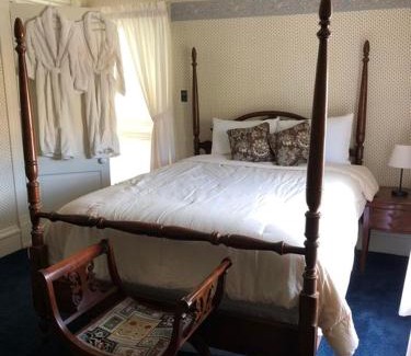 Monroe Lit Et Petit-Déjeuner | Carriage House Bed and Breakfast