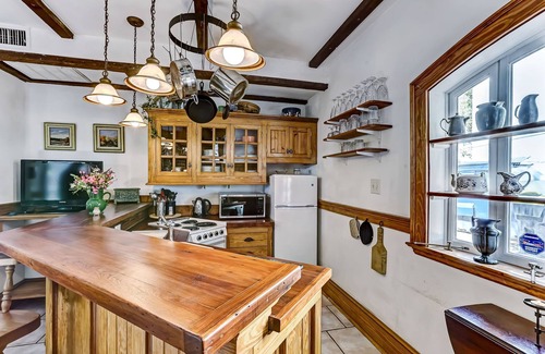 Beach Institute Cottage | Carriage House in North Historic District. Pet Friendly! Fireplaces.