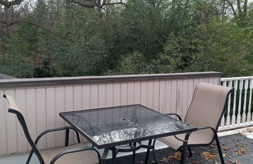 Reynolds Corners Maison | Carriage House Loft Apartment -Oak Openings Region at its best!