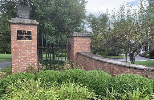 Dallas Maison | Carriage House on Country Estate - minutes from 6 wedding venues