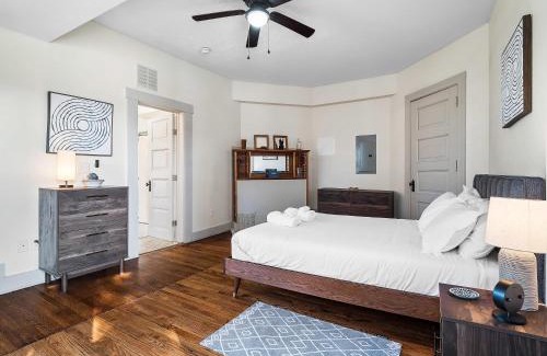 Hough Appartement | Carriage Manor - Sun Soaked 1BR - Close to CCF