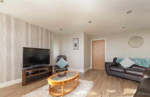 Port Saint Mary Appartement | Carrick Bay is a ground floor apartment and enjoys spectacular views of Port St Mary Bay and beyond.