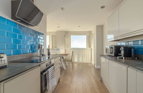 Port Saint Mary Appartement | Carrick Bay is a ground floor apartment and enjoys spectacular views of Port St Mary Bay and beyond.